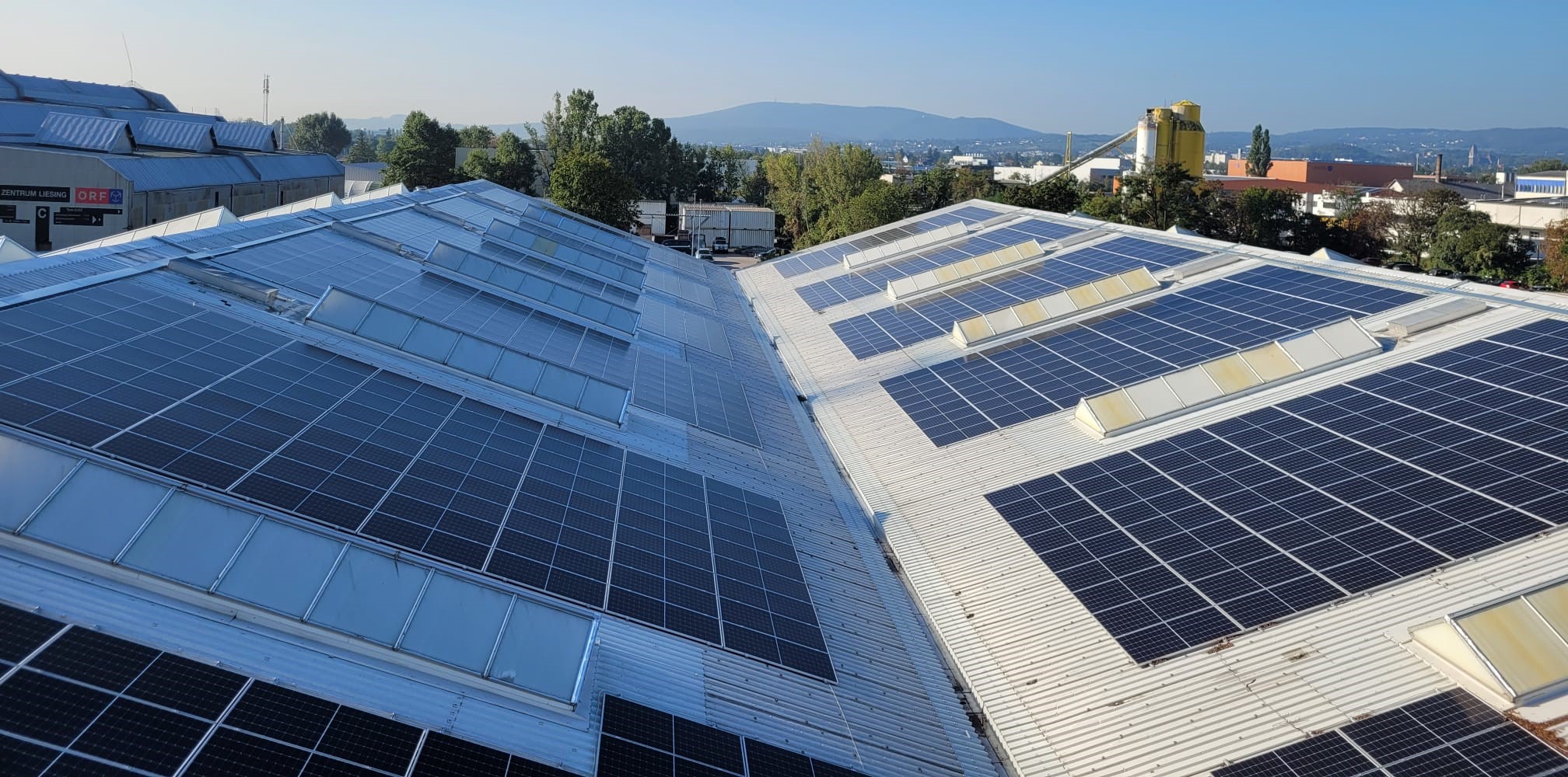 wir produzieren Strom: PV-Anlage auf der Europahalle!